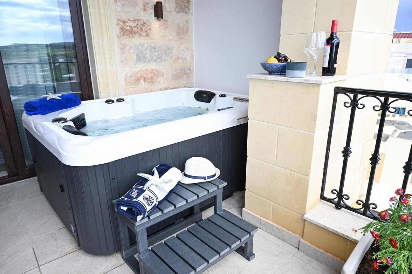 Ta'Lonza Luxury Near Goldenbay With Hot Tub App3 Apartamento Mellieha Exterior foto
