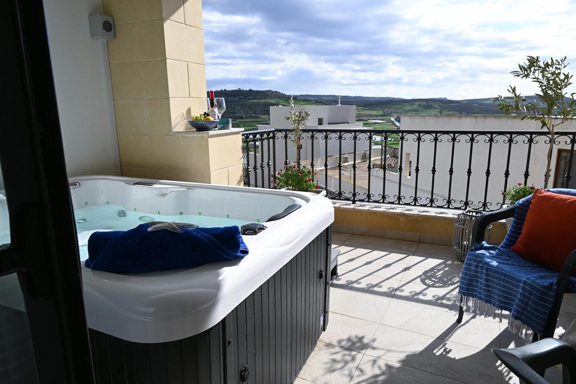 Fl 3 Ta'Lonza Luxury With Hot Tub By Homely Mellieha Exterior foto